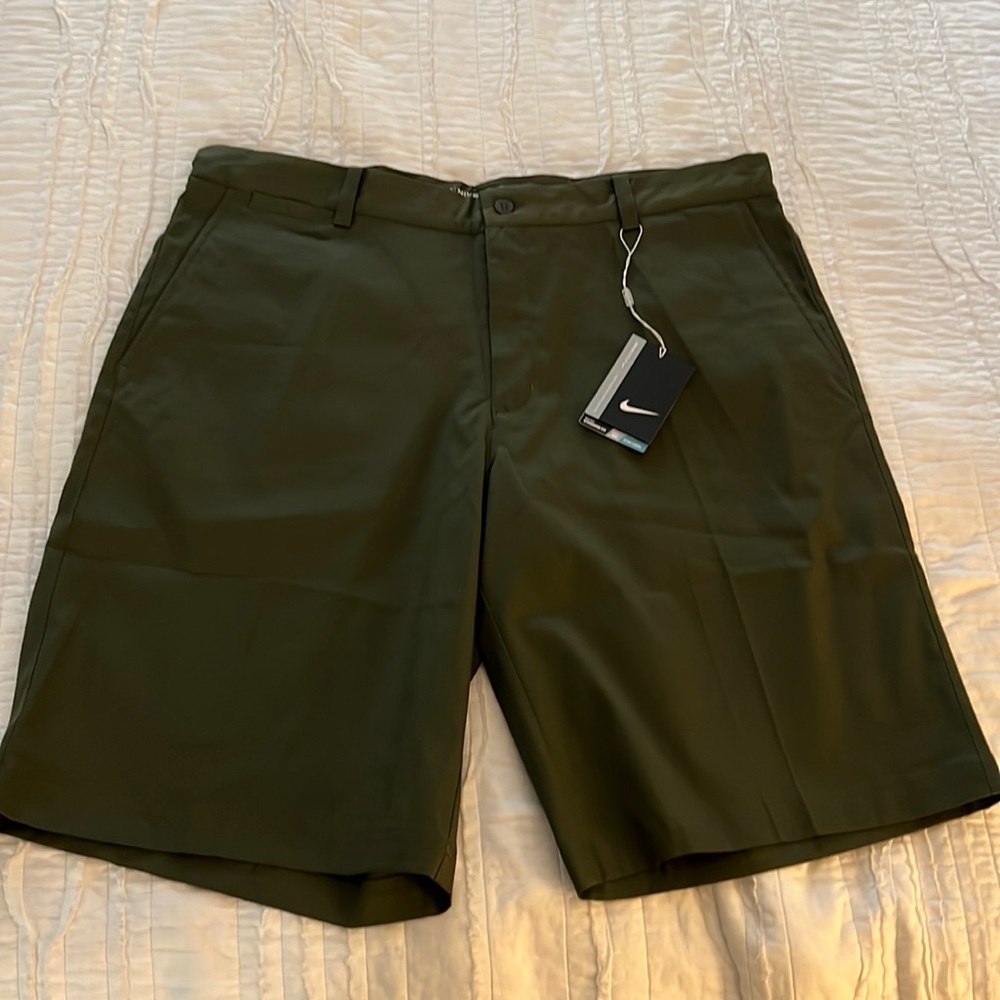 Men’s Nike golf shorts